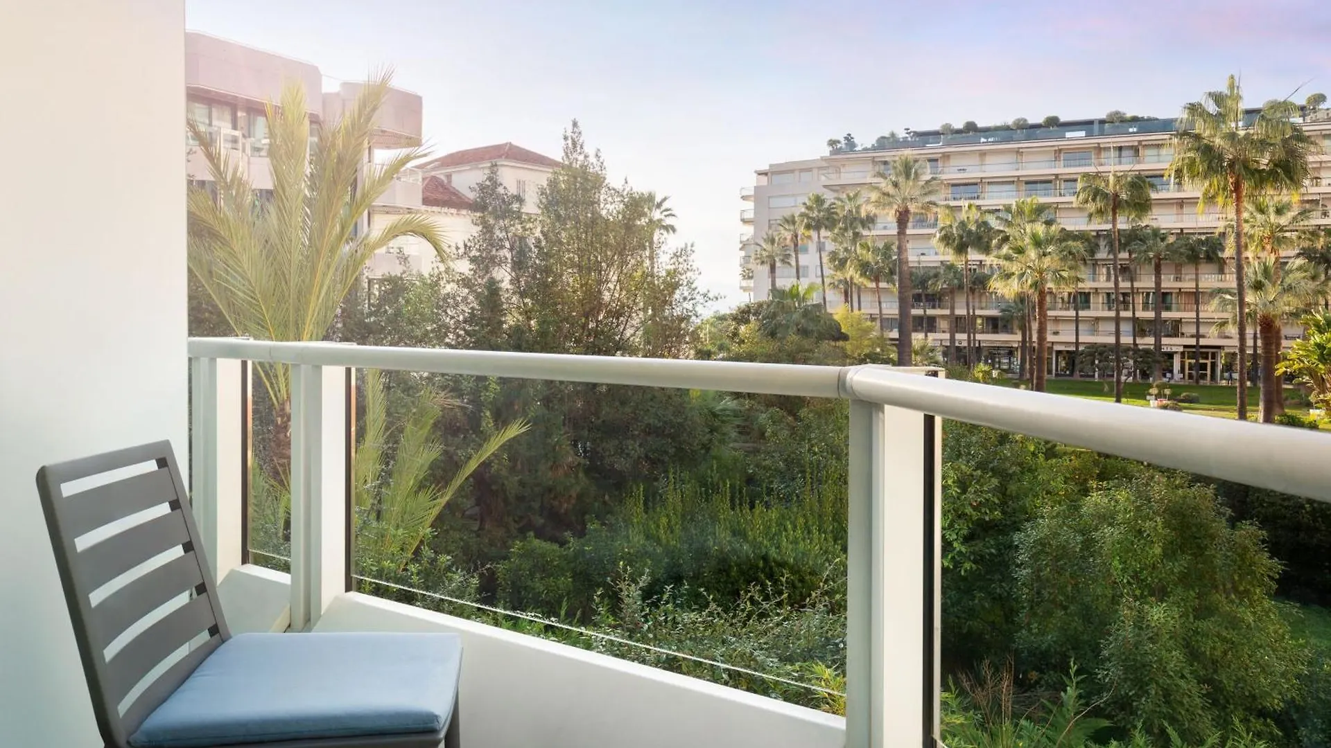 ***** Szálloda Jw Marriott Cannes Franciaország